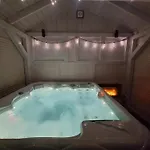 Апартаменты Mountain Spring- Premium 4-8 Os Z Jacuzzi, Sauna I Basenem W Cenie - Widok Na Gory